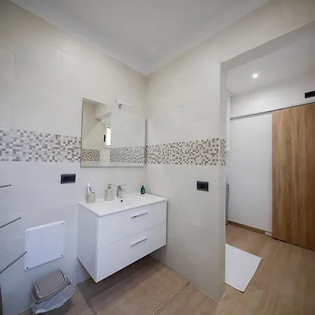 The Door Saturday Apartamento